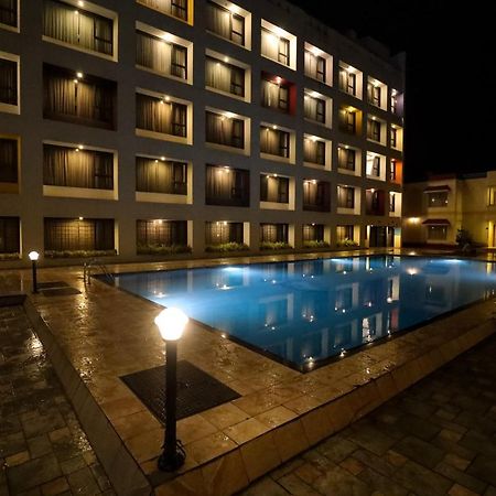 Hotel Atithi, Aurangabad Bagian luar foto