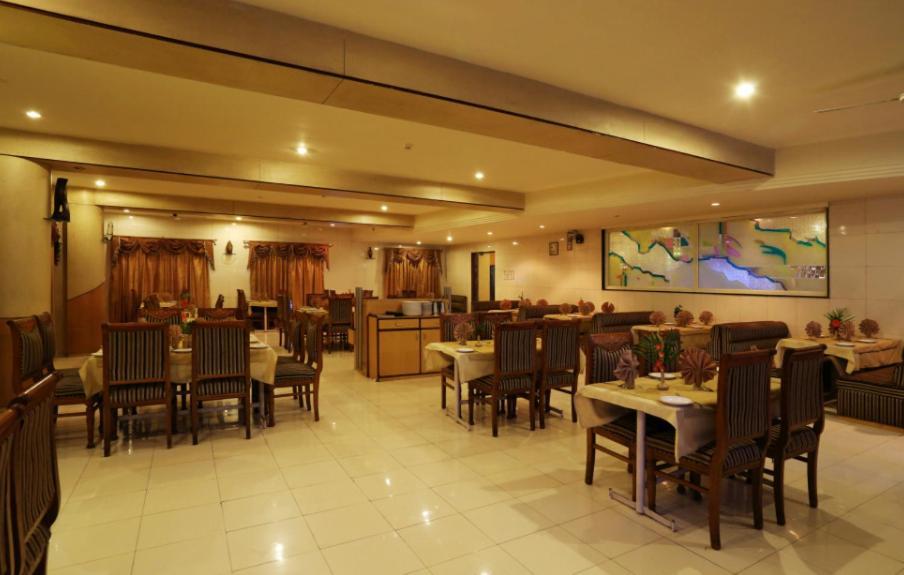 Hotel Atithi, Aurangabad Bagian luar foto