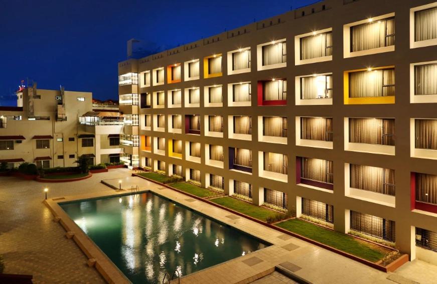 Hotel Atithi, Aurangabad Bagian luar foto