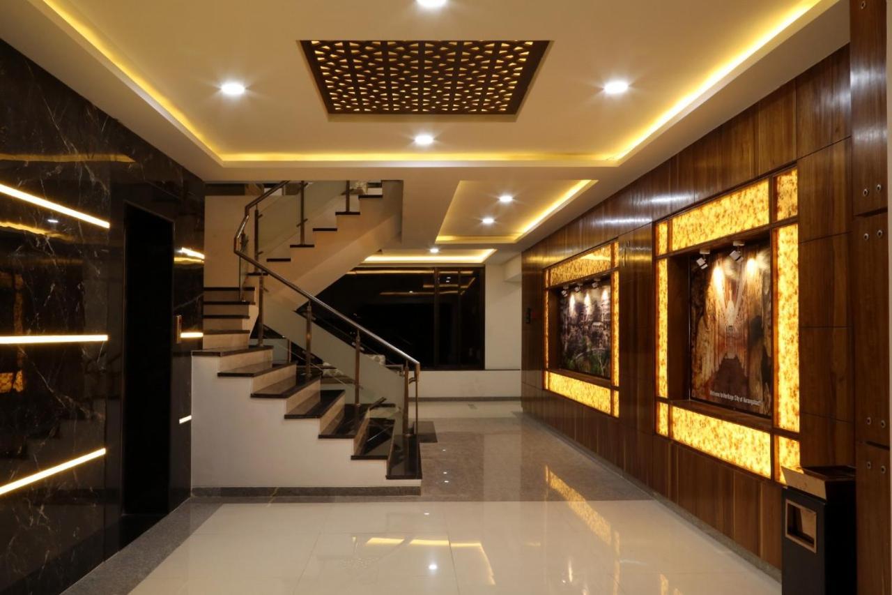 Hotel Atithi, Aurangabad Bagian luar foto