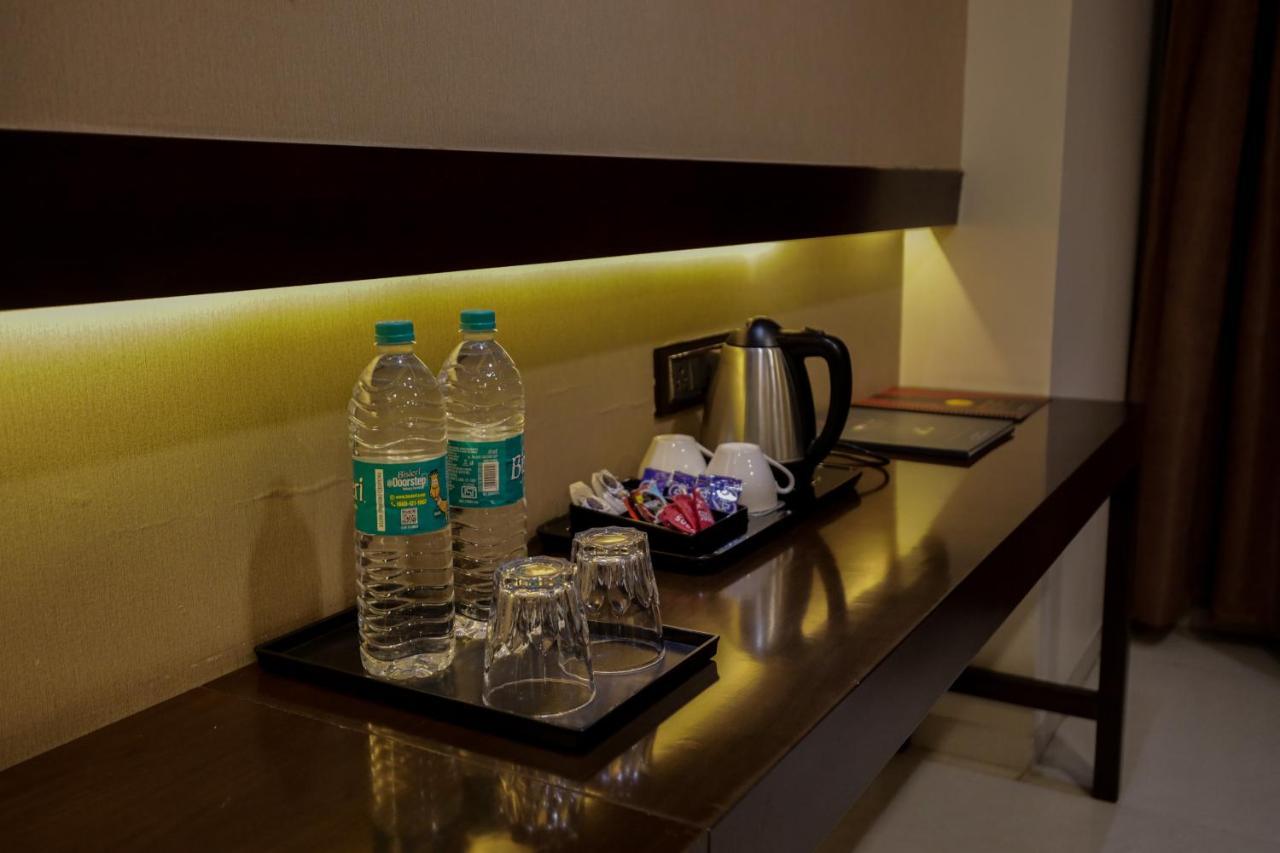 Hotel Atithi, Aurangabad Bagian luar foto