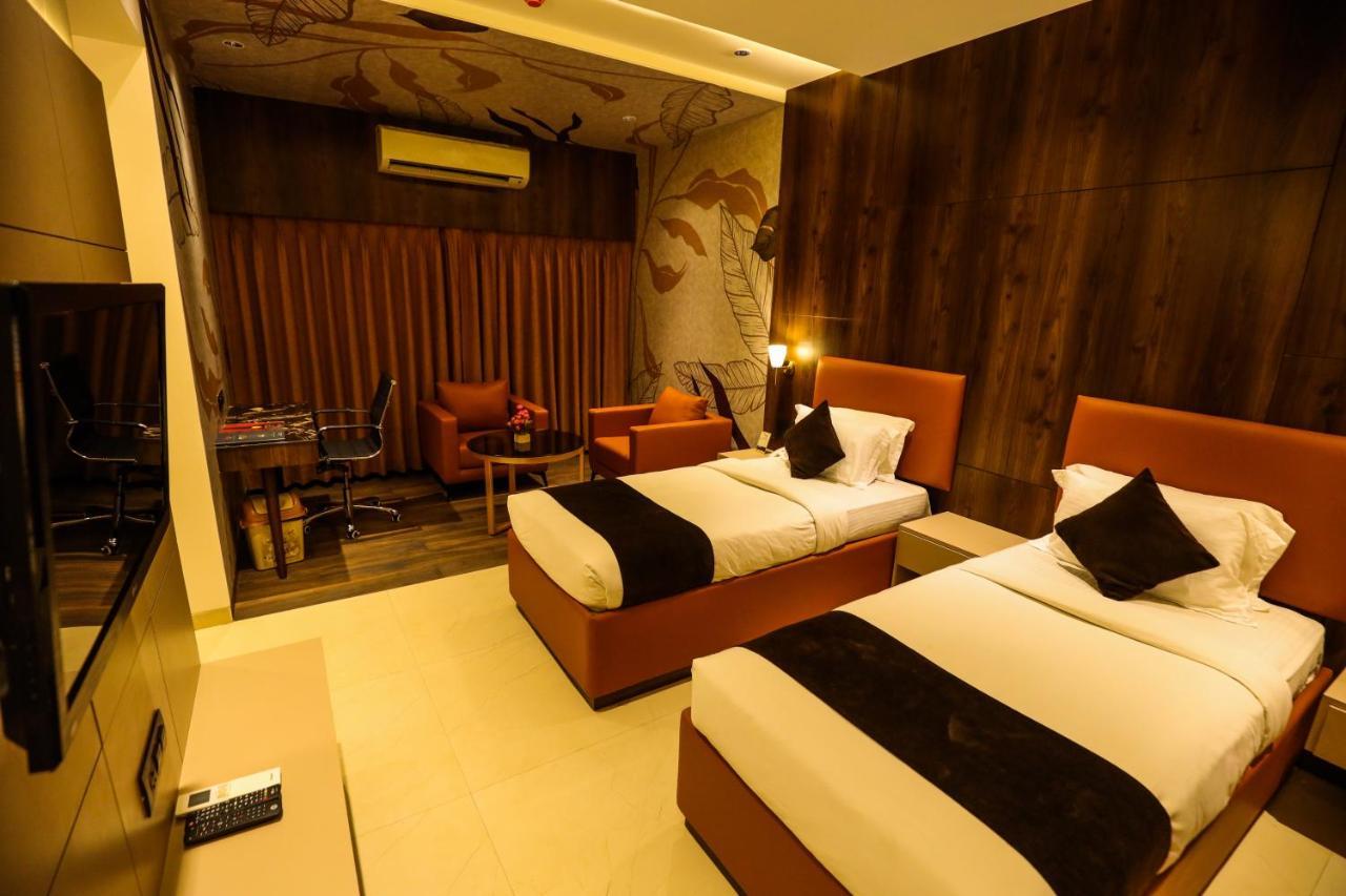 Hotel Atithi, Aurangabad Bagian luar foto