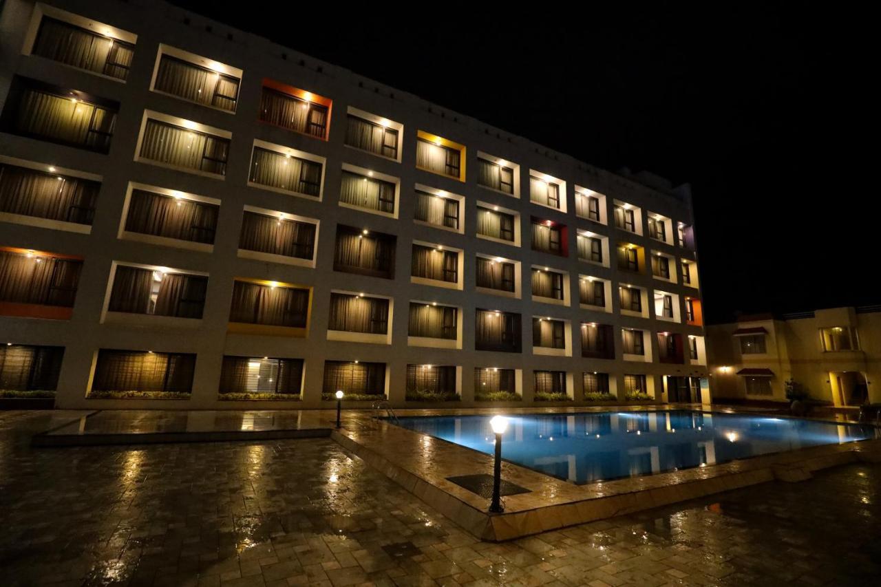 Hotel Atithi, Aurangabad Bagian luar foto