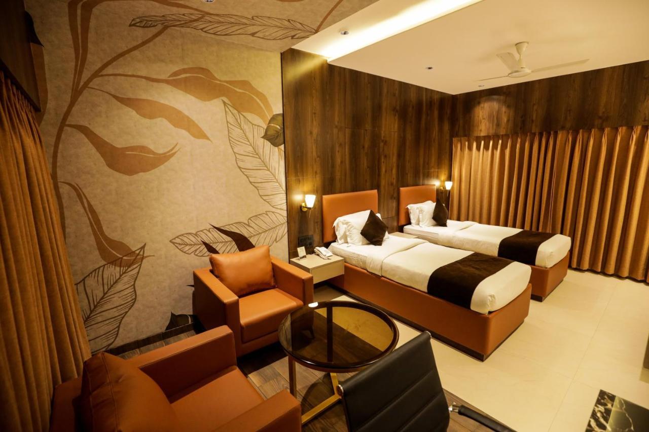 Hotel Atithi, Aurangabad Bagian luar foto