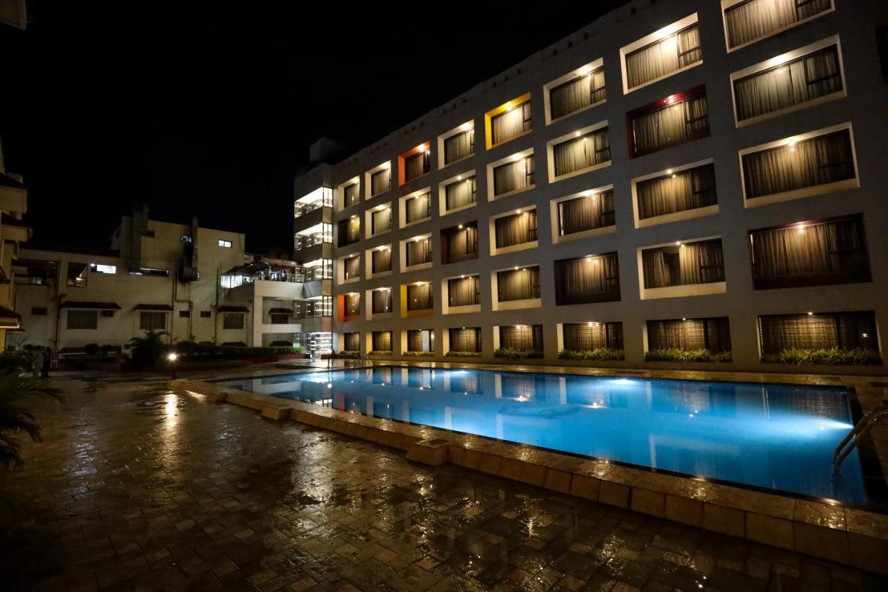 Hotel Atithi, Aurangabad Bagian luar foto