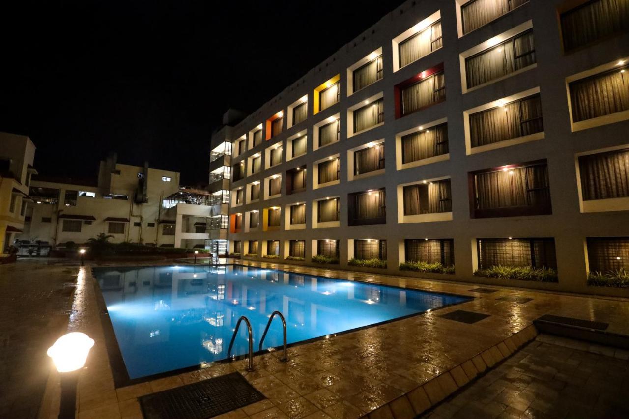 Hotel Atithi, Aurangabad Bagian luar foto