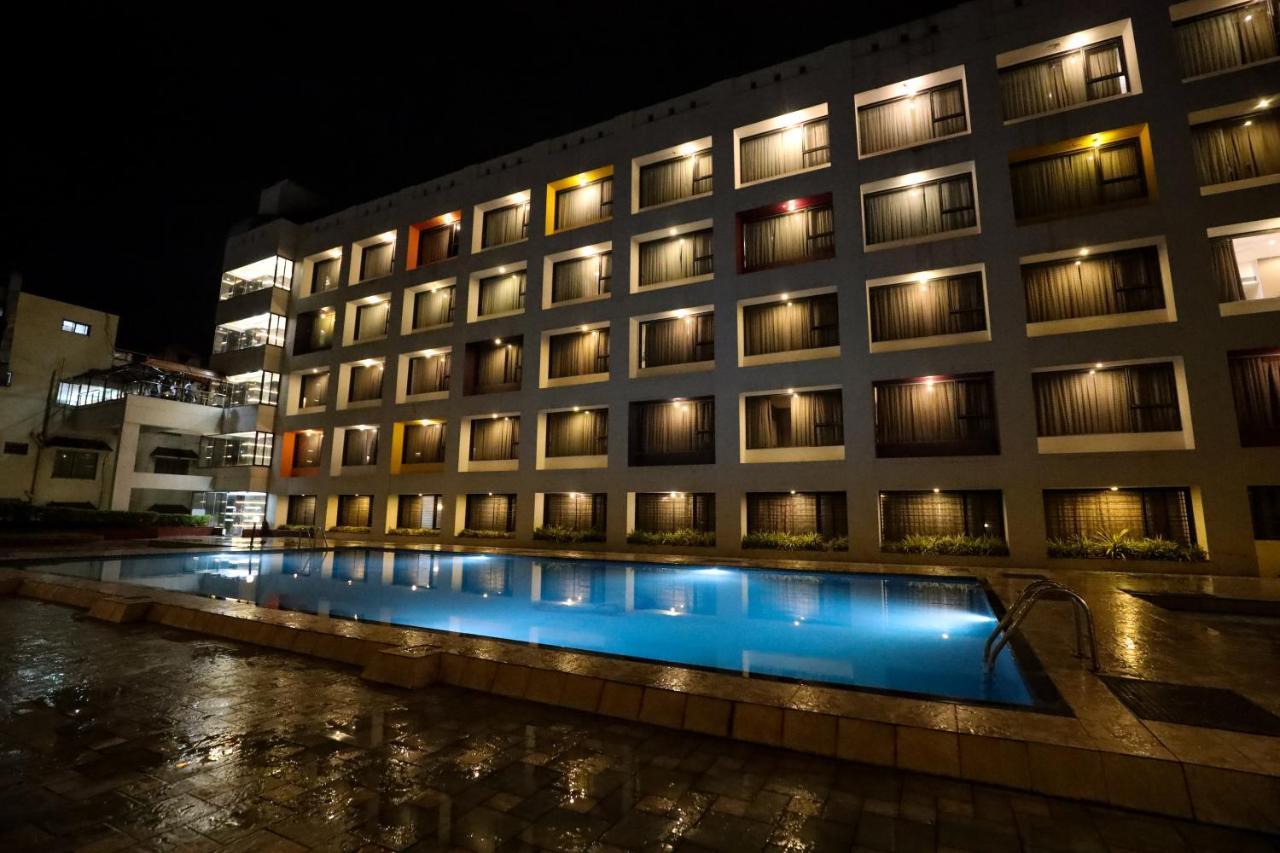 Hotel Atithi, Aurangabad Bagian luar foto