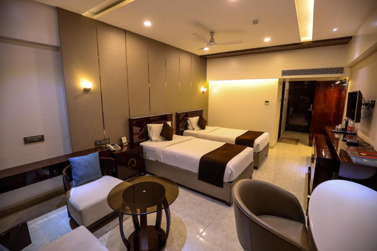 Hotel Atithi, Aurangabad Bagian luar foto
