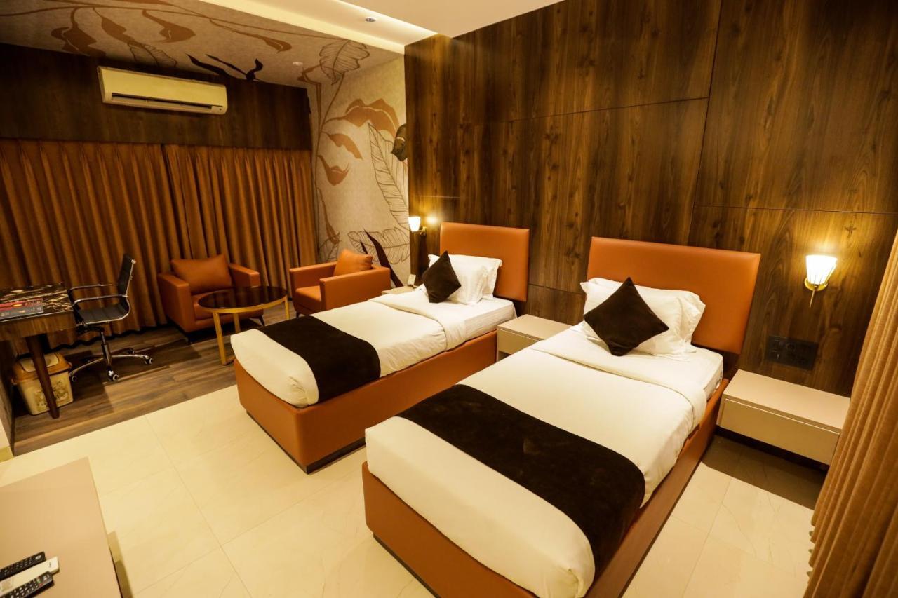 Hotel Atithi, Aurangabad Bagian luar foto