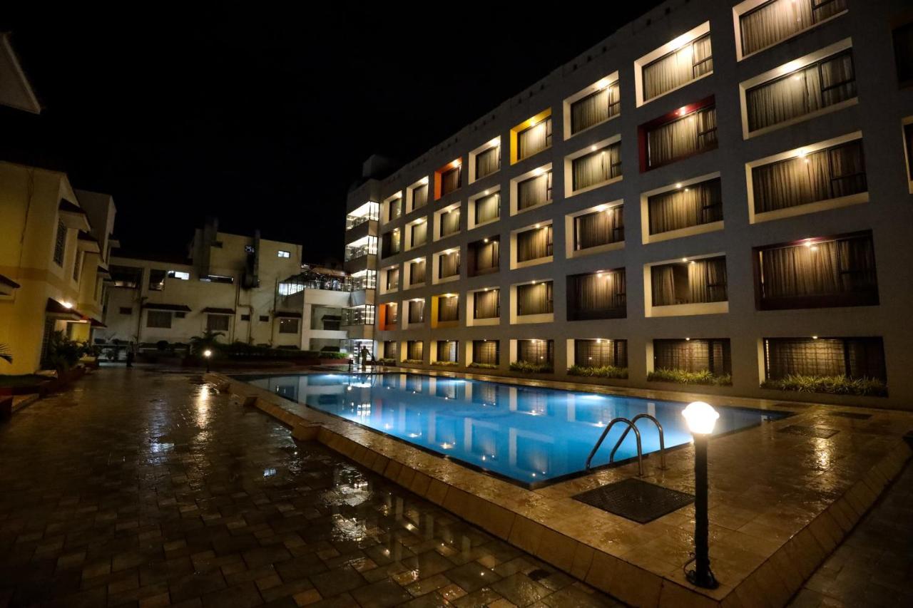 Hotel Atithi, Aurangabad Bagian luar foto