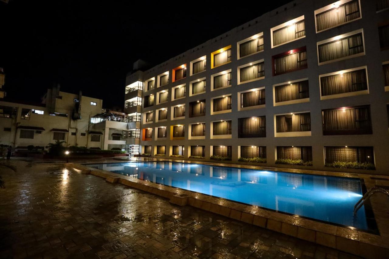 Hotel Atithi, Aurangabad Bagian luar foto