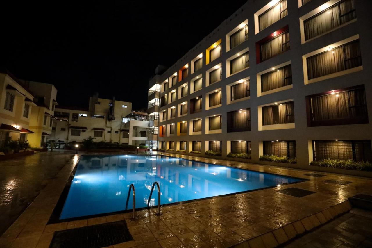 Hotel Atithi, Aurangabad Bagian luar foto