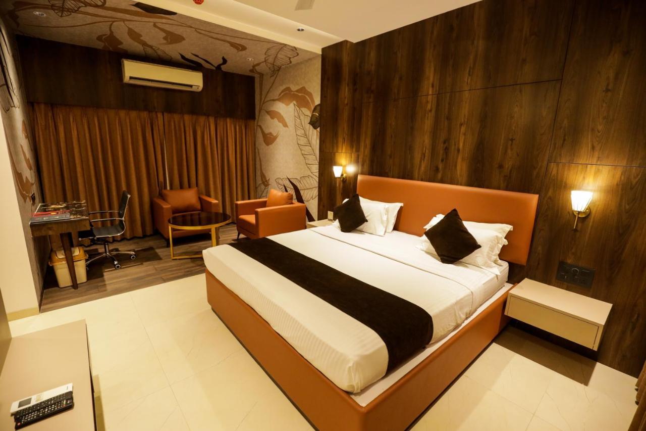 Hotel Atithi, Aurangabad Bagian luar foto