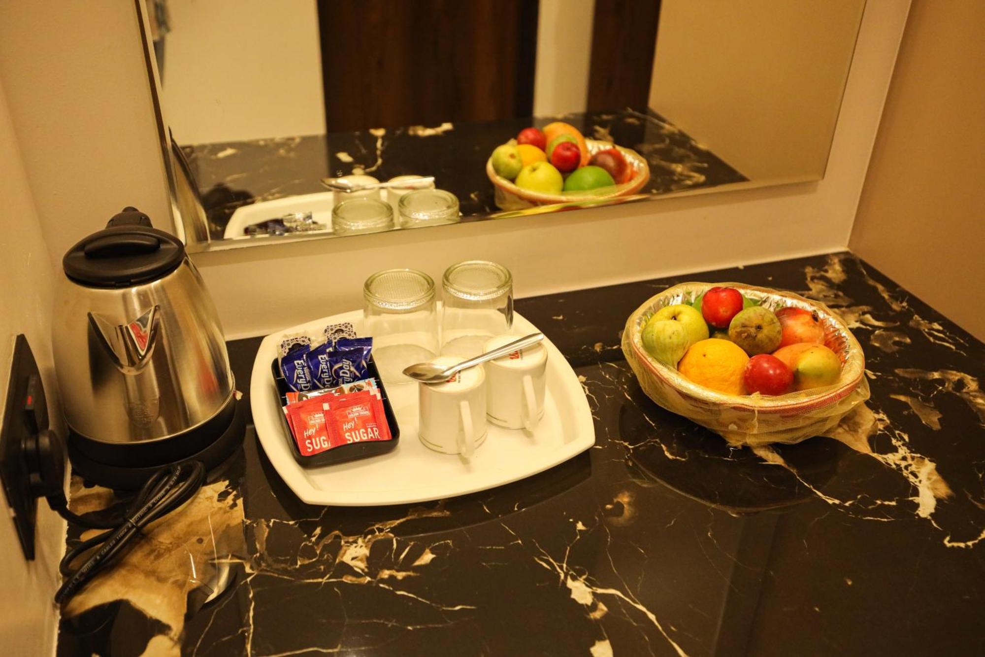 Hotel Atithi, Aurangabad Bagian luar foto