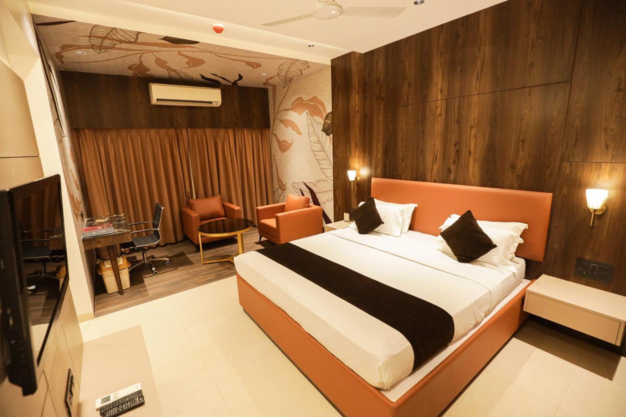 Hotel Atithi, Aurangabad Bagian luar foto
