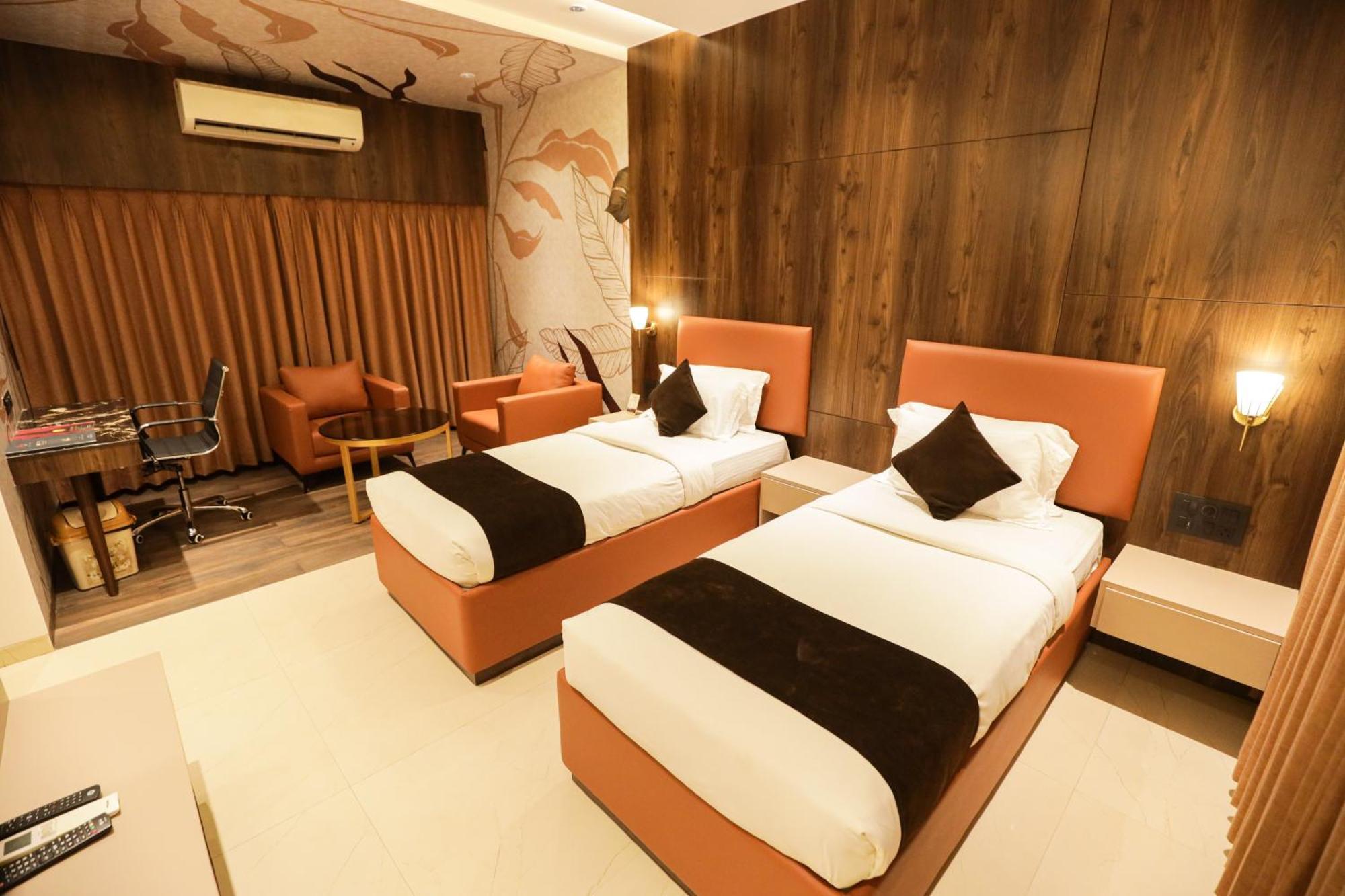 Hotel Atithi, Aurangabad Bagian luar foto