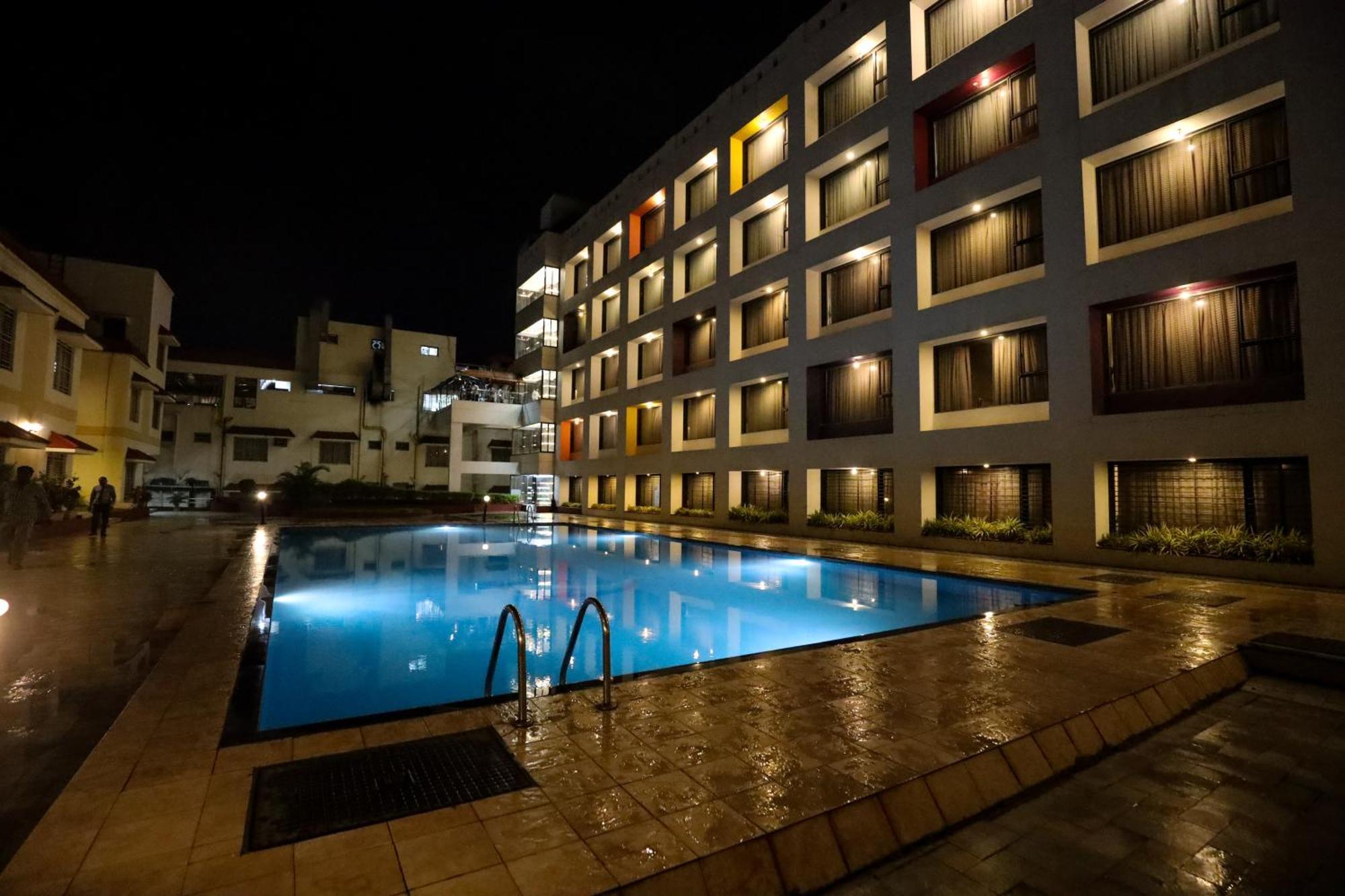 Hotel Atithi, Aurangabad Bagian luar foto