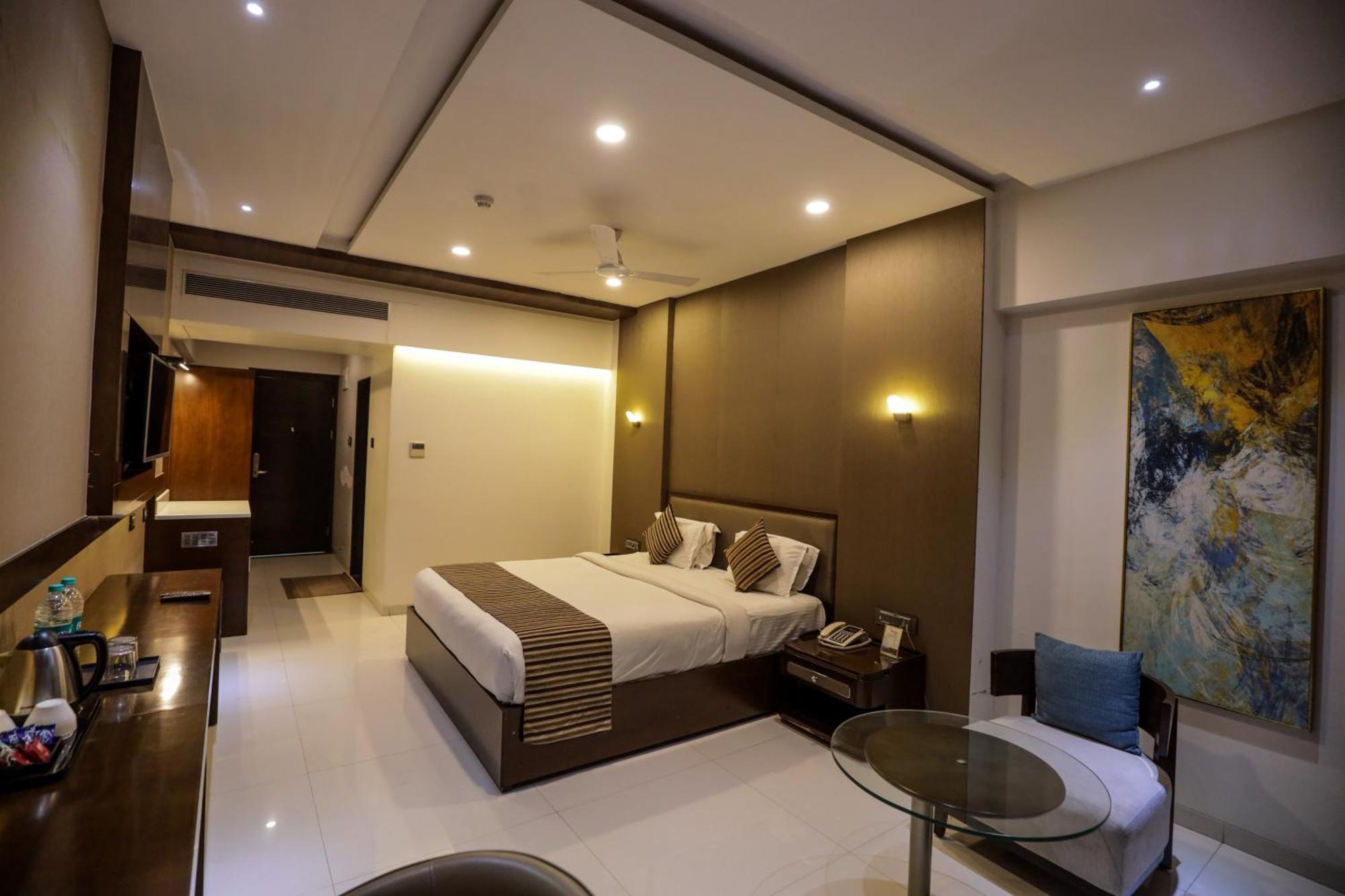 Hotel Atithi, Aurangabad Bagian luar foto