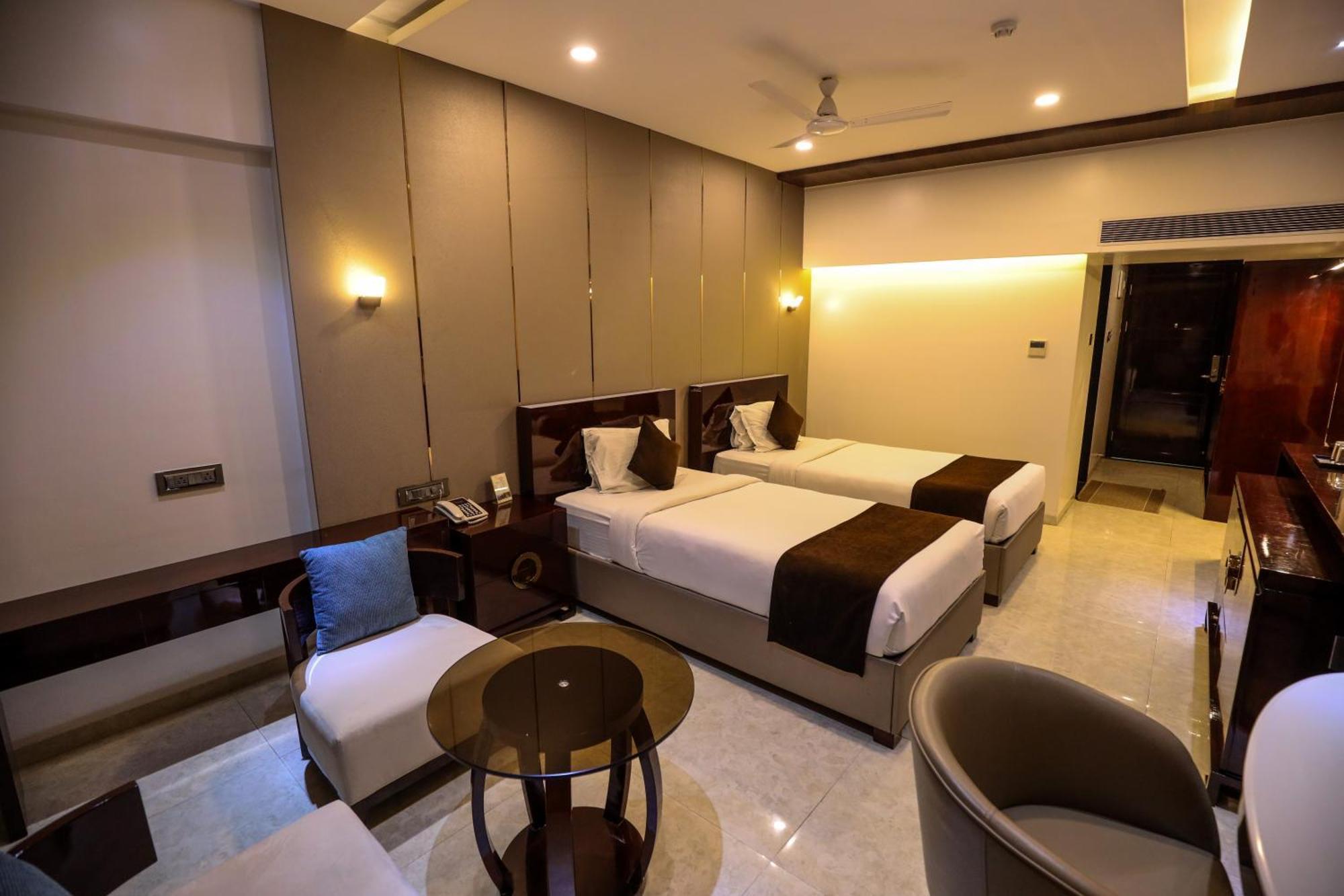 Hotel Atithi, Aurangabad Bagian luar foto