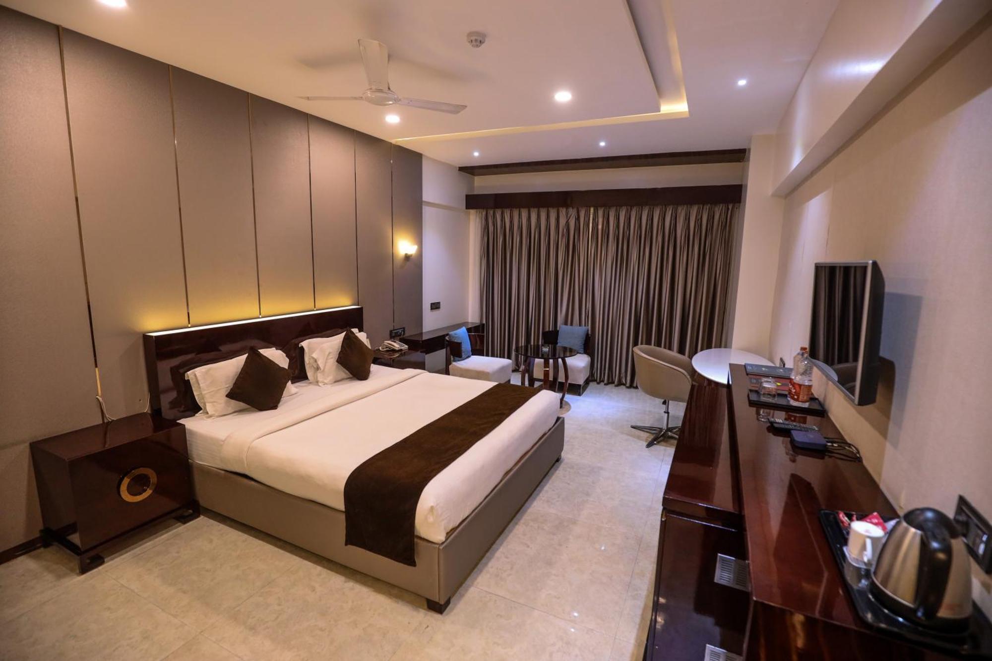 Hotel Atithi, Aurangabad Bagian luar foto