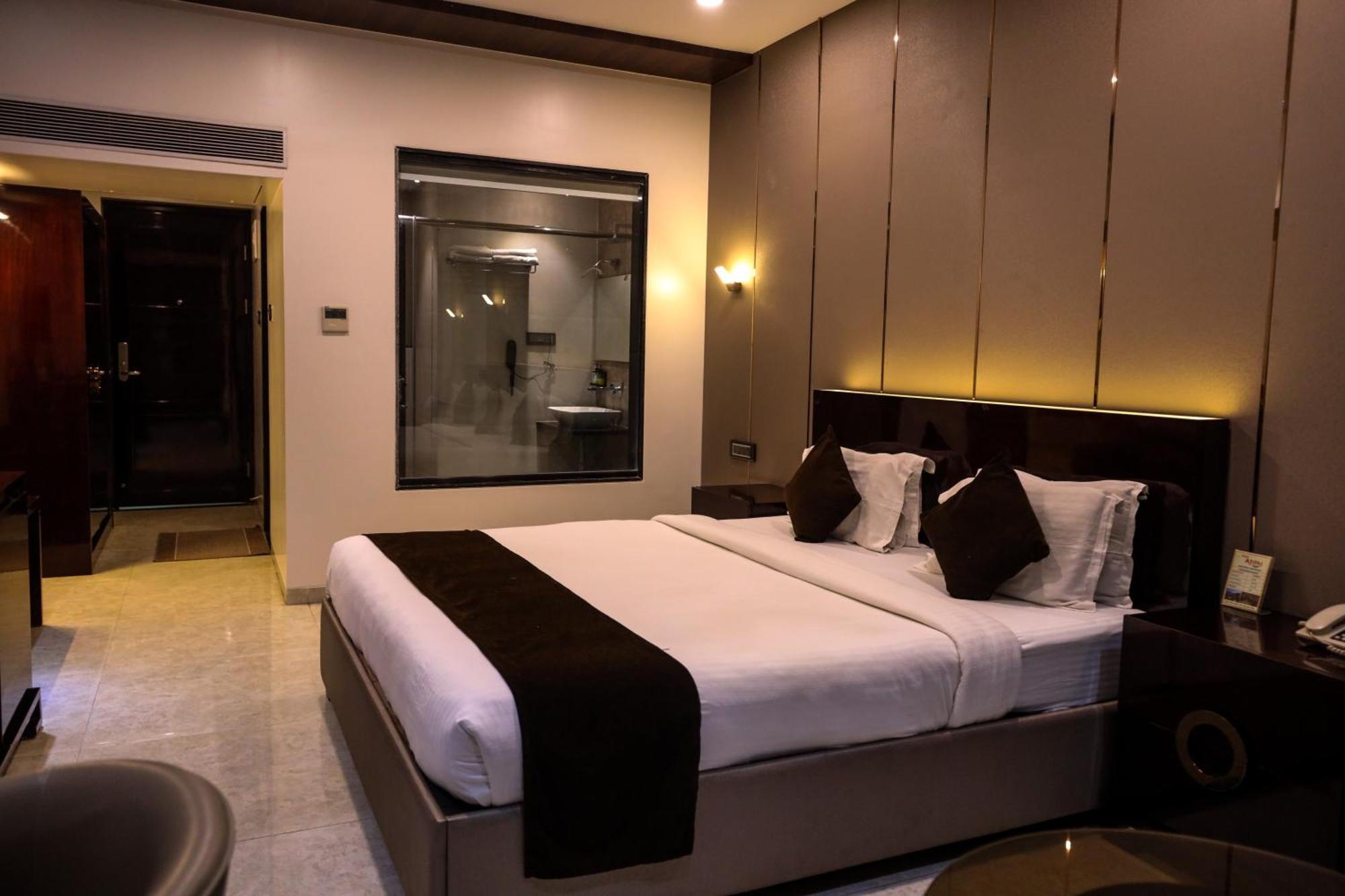 Hotel Atithi, Aurangabad Bagian luar foto