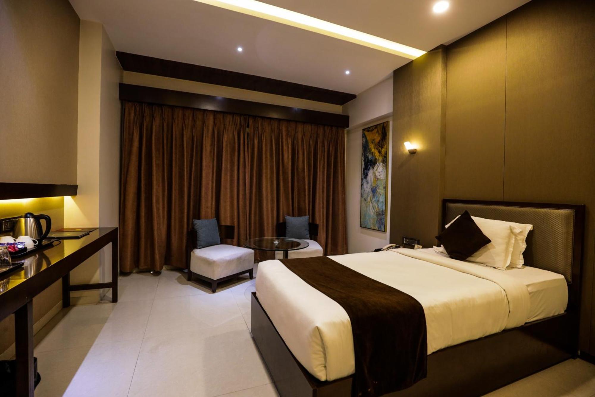 Hotel Atithi, Aurangabad Bagian luar foto
