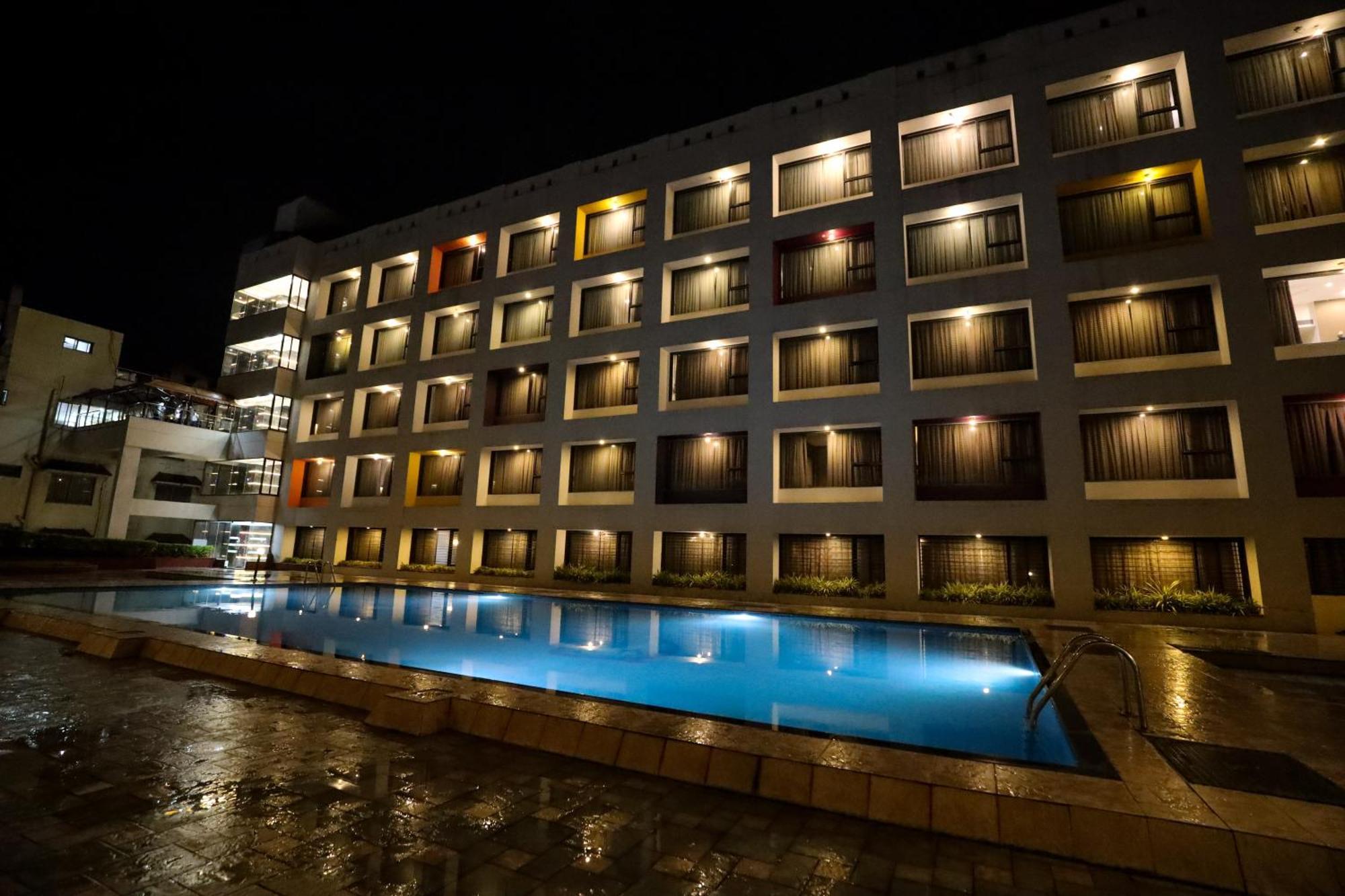 Hotel Atithi, Aurangabad Bagian luar foto