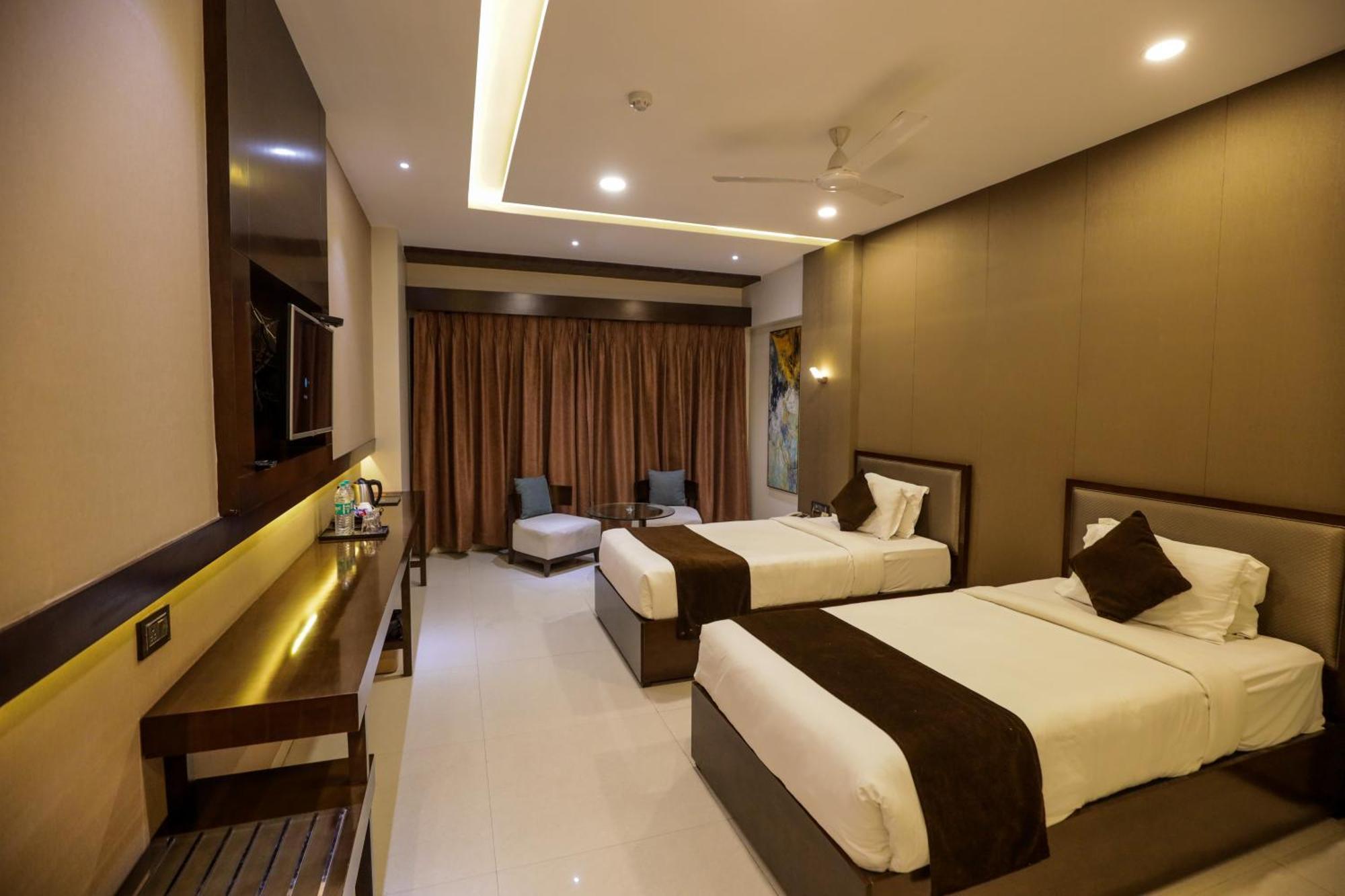 Hotel Atithi, Aurangabad Bagian luar foto