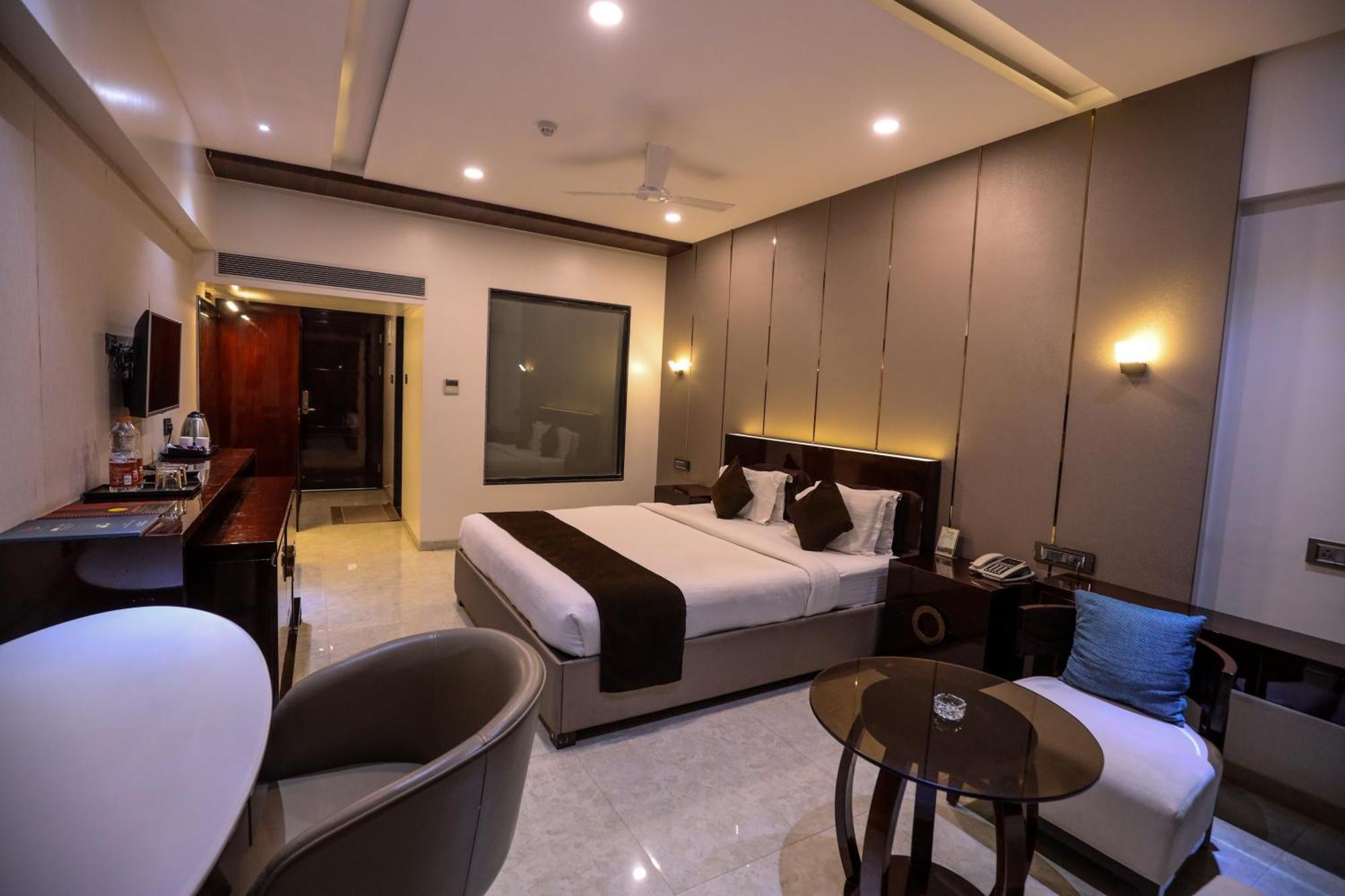 Hotel Atithi, Aurangabad Bagian luar foto