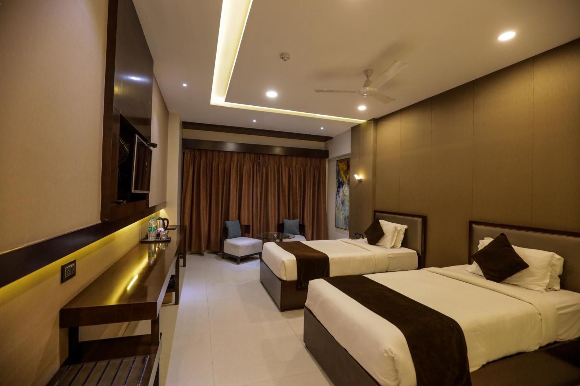 Hotel Atithi, Aurangabad Bagian luar foto