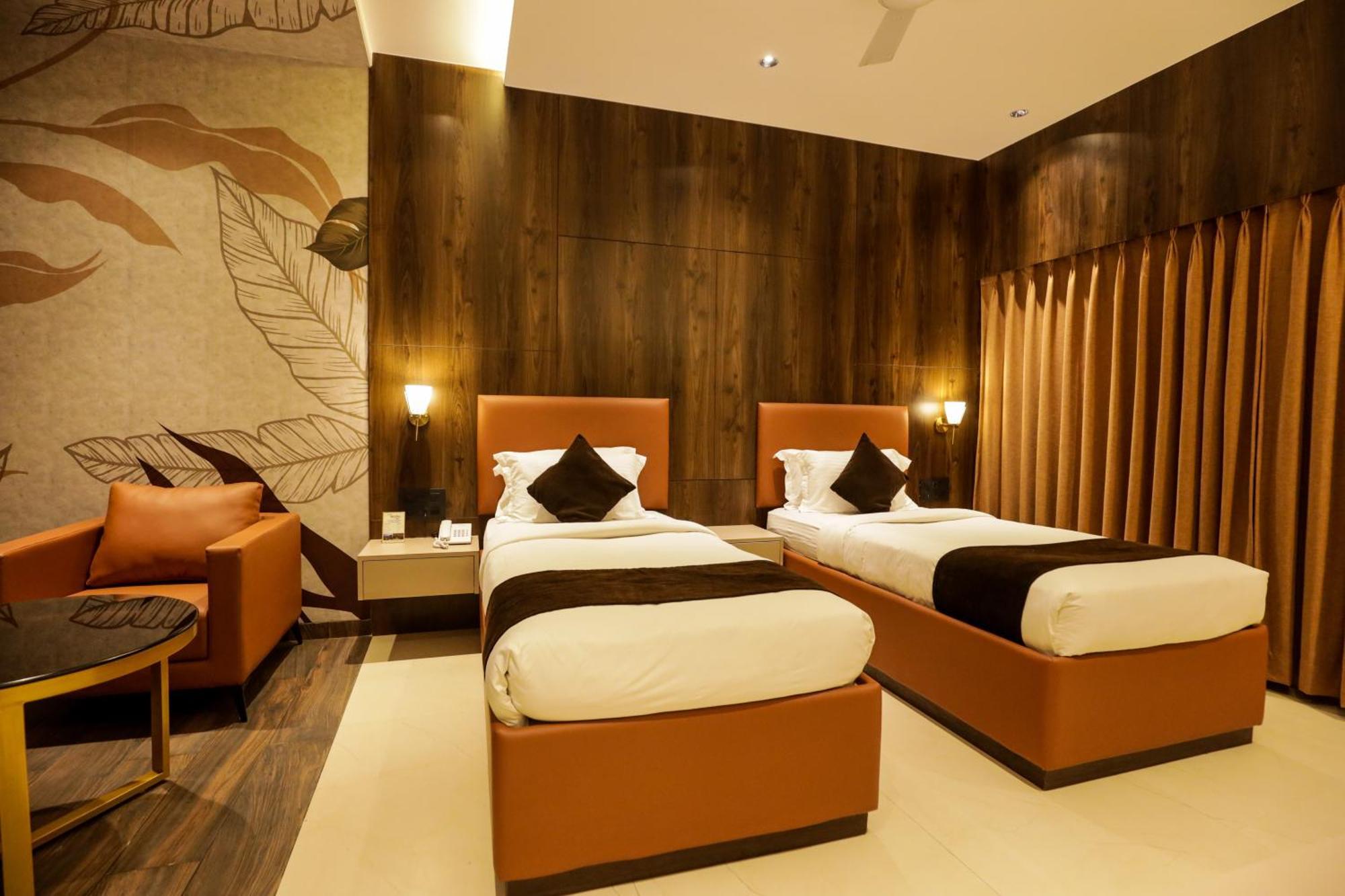 Hotel Atithi, Aurangabad Bagian luar foto