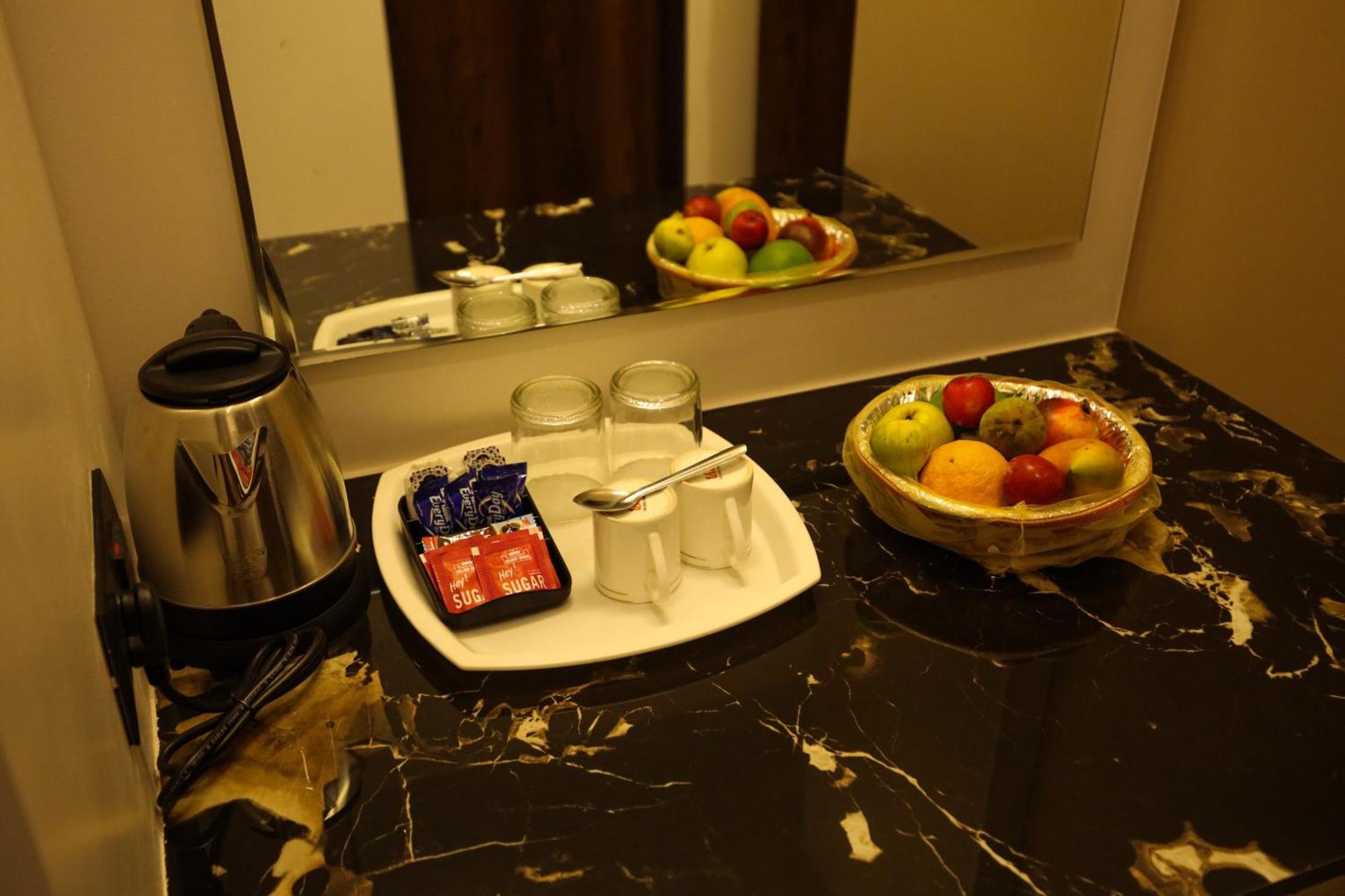 Hotel Atithi, Aurangabad Bagian luar foto