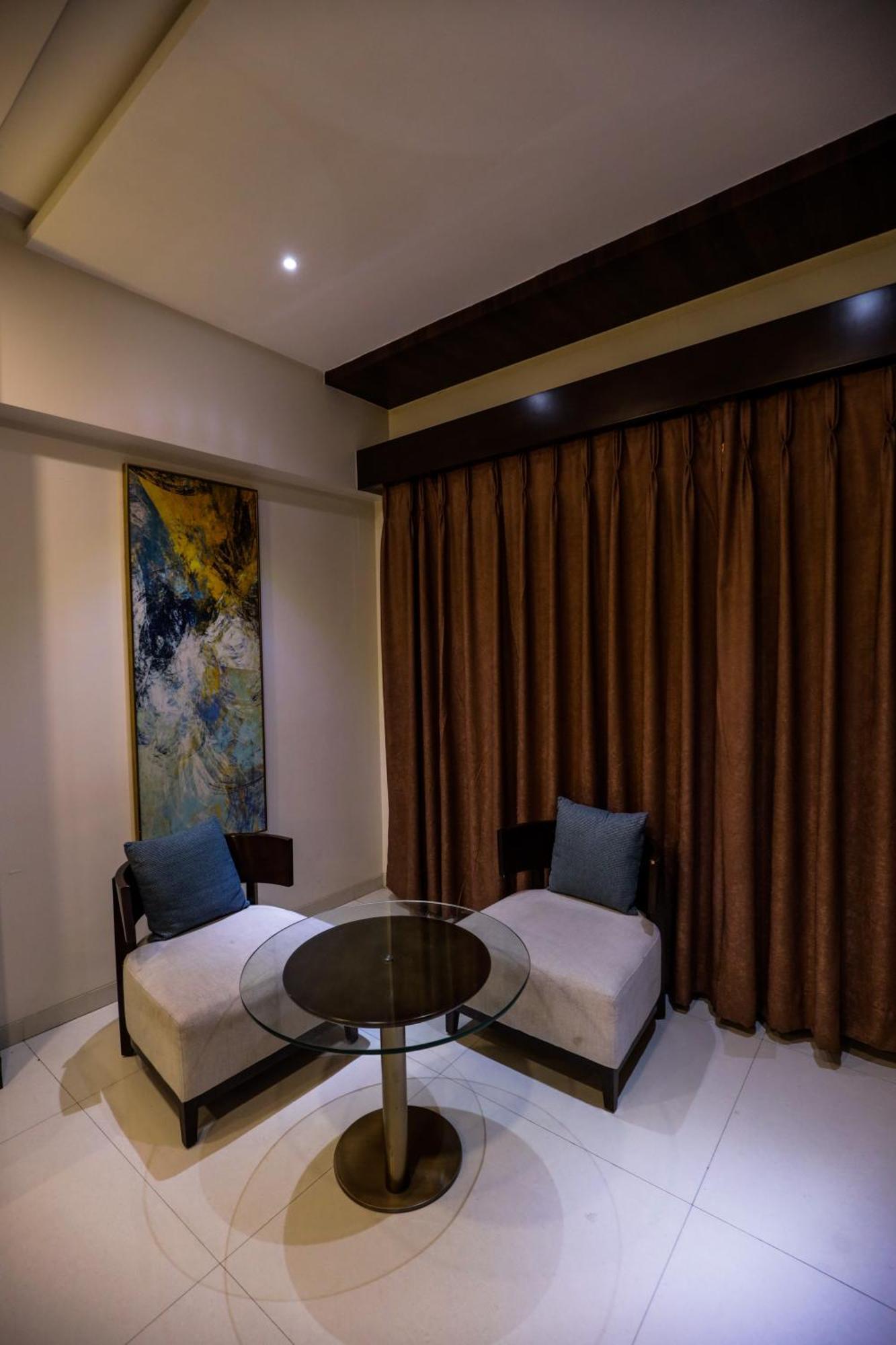 Hotel Atithi, Aurangabad Bagian luar foto