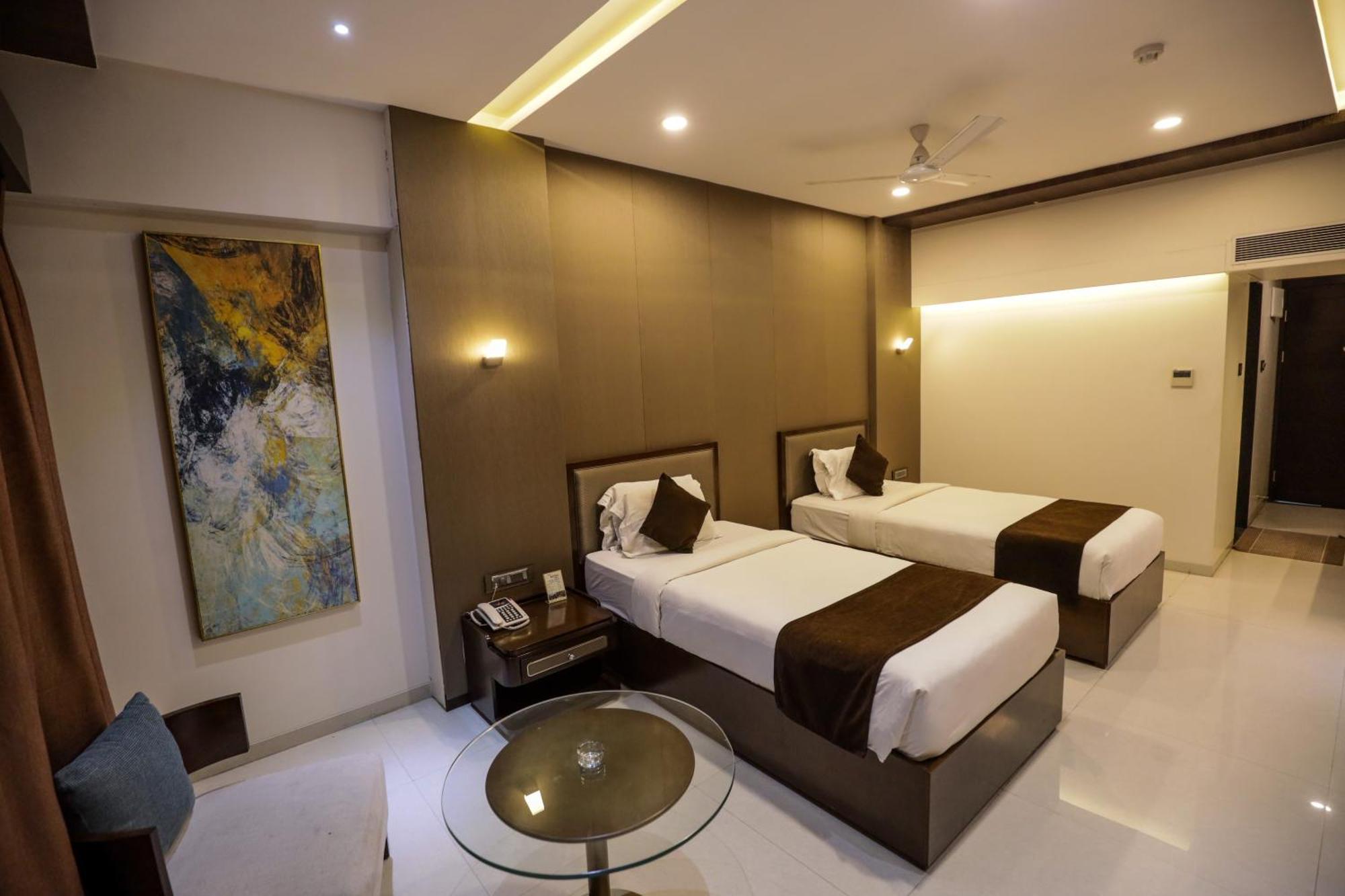 Hotel Atithi, Aurangabad Bagian luar foto